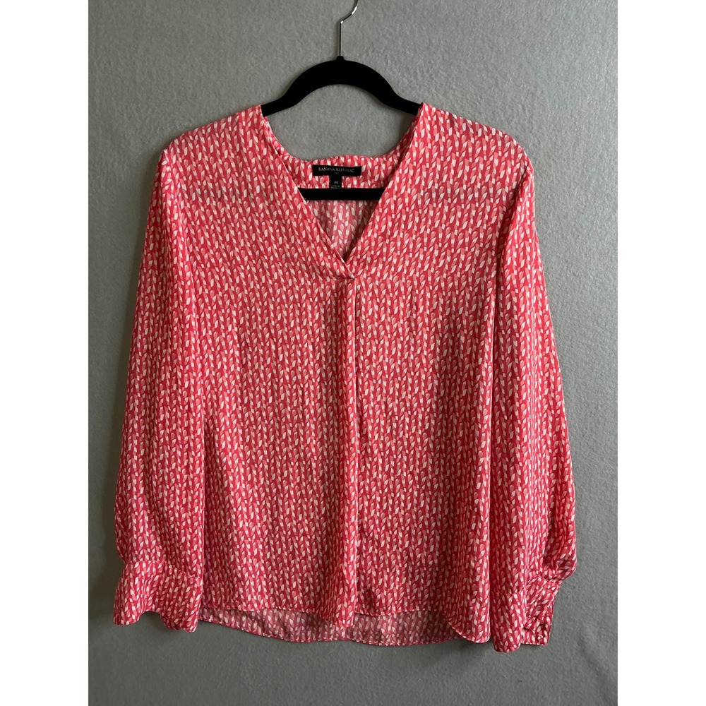 Banana Republic Blouse Women's Medium Coral Pink Print‎ Long Sleeve V Neck
